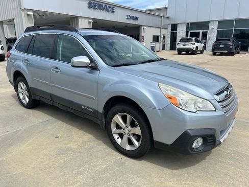 Used 2013 Subaru Outback 2.5i Limited AWD/4WD image 2