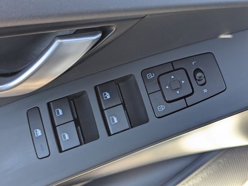 Used 2024 Kia Niro LX image 22