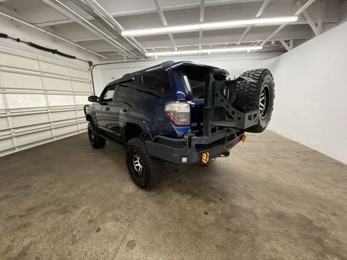 Used 2016 Toyota 4Runner SR5 Premium image 4