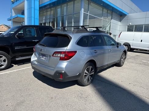 Used 2018 Subaru Outback 2.5i Limited image 4