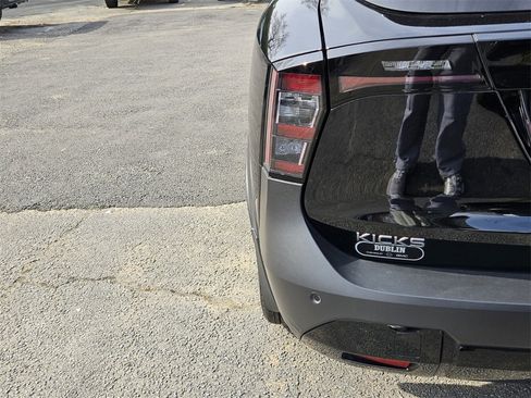 Used 2025 Nissan Kicks SR w/ Illumination Package image 11