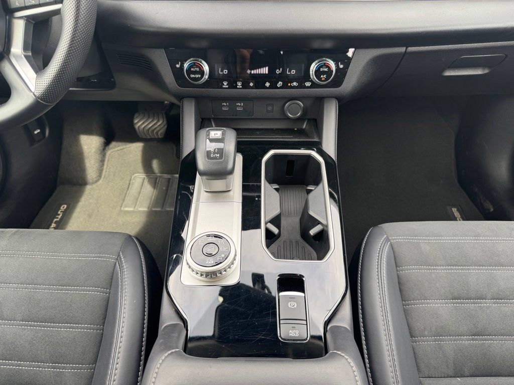 Used 2025 Mitsubishi Outlander SE AWD/4WD image 21