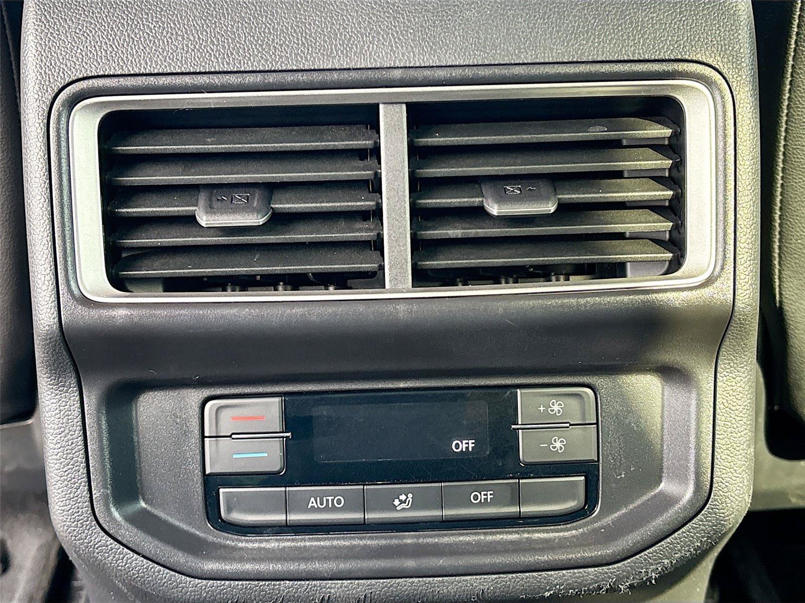 Used 2025 Volkswagen Atlas SE FWD image 24
