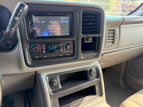 Used 2004 Chevrolet Silverado 2500 LT w/ Heavy-Duty Power Package AWD/4WD image 25