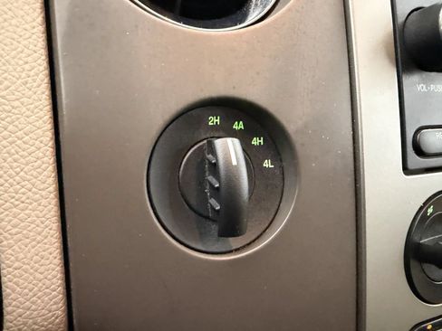 Used 2011 Ford Expedition XLT AWD/4WD image 17