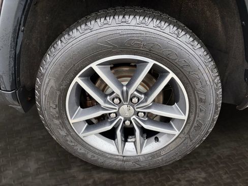 Used 2018 Jeep Grand Cherokee Limited w/ Trailer Tow Group IV image 37