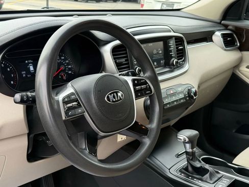 Used 2019 Kia Sorento LX image 22