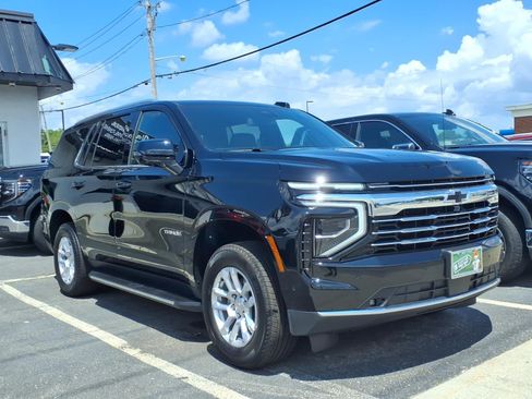 Used 2025 Chevrolet Tahoe LT w/ Comfort Package AWD/4WD image 3