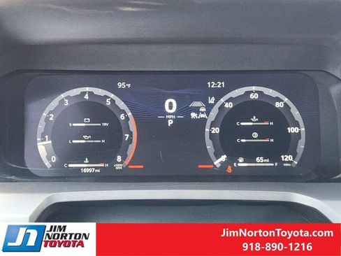 Used 2025 Toyota Tacoma TRD Off-Road AWD/4WD image 17