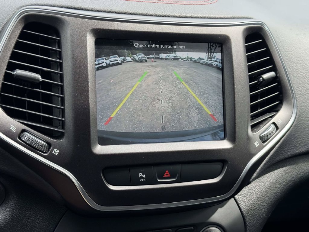 Used 2020 Jeep Cherokee Trailhawk AWD/4WD image 17
