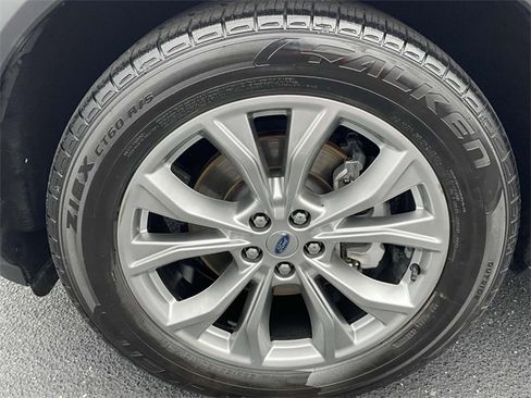 Used 2021 Ford Explorer XLT w/ Equipment Group 202A image 8