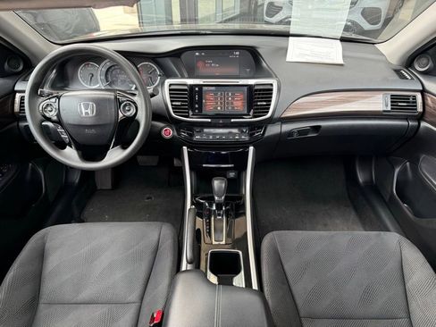 Used 2017 Honda Accord EX image 9
