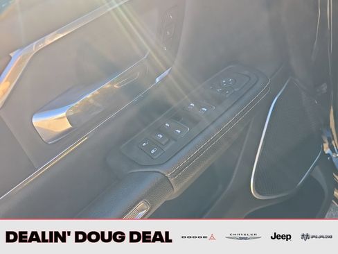 Used 2025 RAM 1500 Laramie AWD/4WD image 12
