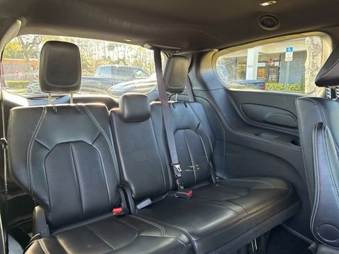 Used 2024 Chrysler Pacifica Select image 16