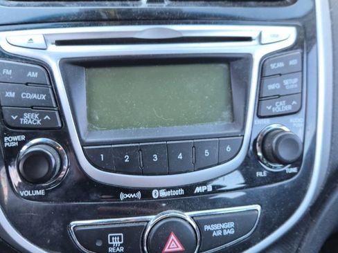 Used 2013 Hyundai Accent SE image 9