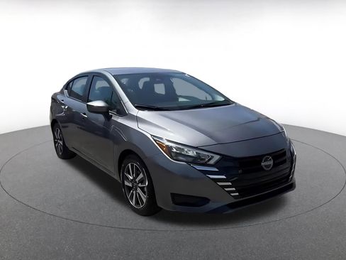 Used 2025 Nissan Versa SV FWD image 3