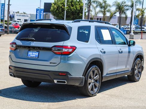 Certified 2025 Honda Pilot Sport image 7