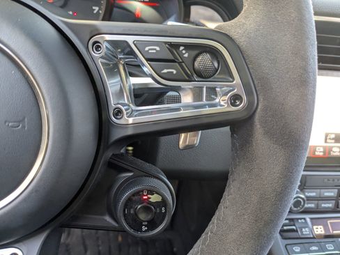 Certified 2018 Porsche 911 Carrera GTS image 17