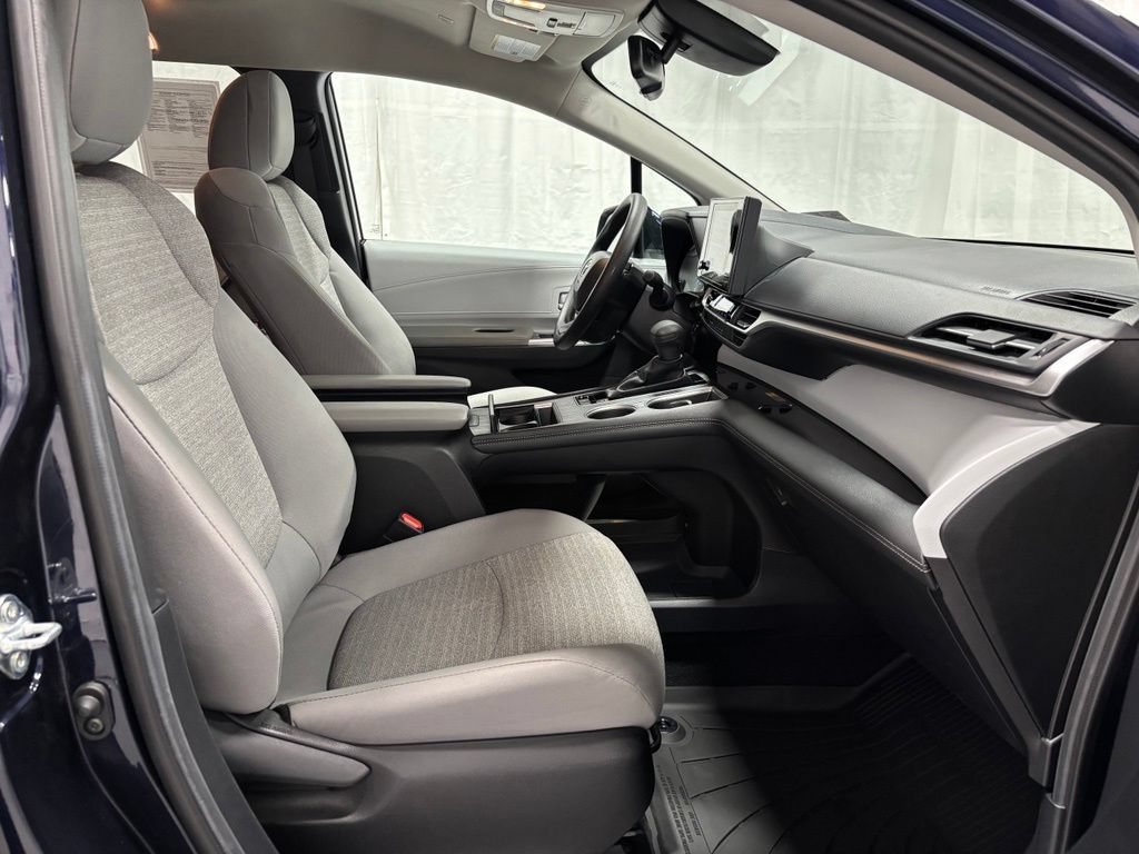 Used 2026 Toyota Sienna LE AWD/4WD image 65
