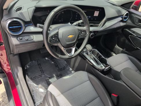 Used 2025 Chevrolet Trax LT w/ LT Convenience Package FWD image 15