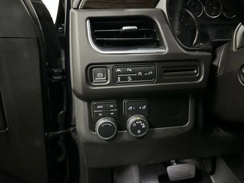 Used 2021 Chevrolet Tahoe Z71 w/ Luxury Package AWD/4WD image 37