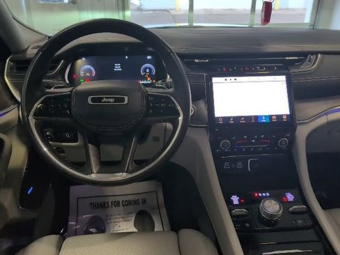 Used 2022 Jeep Grand Cherokee Overland w/ Luxury Tech Group IV AWD/4WD image 20