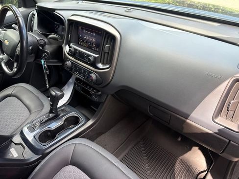 Used 2019 Chevrolet Colorado Z71 AWD/4WD image 12