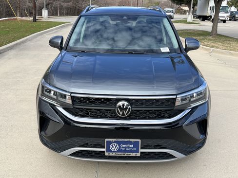 Certified 2024 Volkswagen Taos SE w/ Panoramic Sunroof Package image 3
