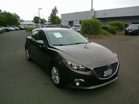 Used 2016 MAZDA MAZDA3 i Touring w/ Popular Equipment Package FWD image 7
