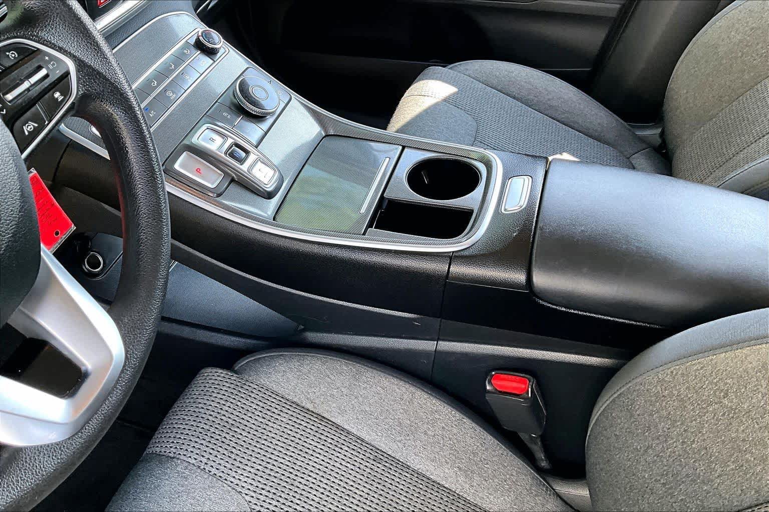 Used 2021 Hyundai Santa Fe SE FWD image 16