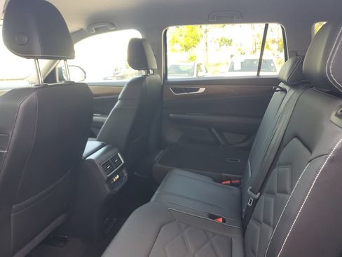 Certified 2024 Volkswagen Atlas SE FWD image 16