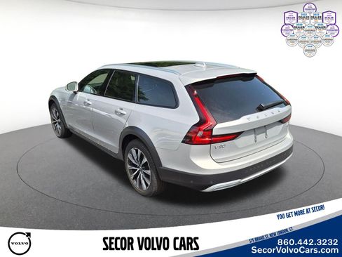 Used 2025 Volvo V90 B6 Cross Country Plus AWD/4WD image 9