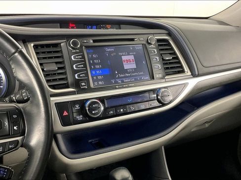 Used 2019 Toyota Highlander Limited image 9