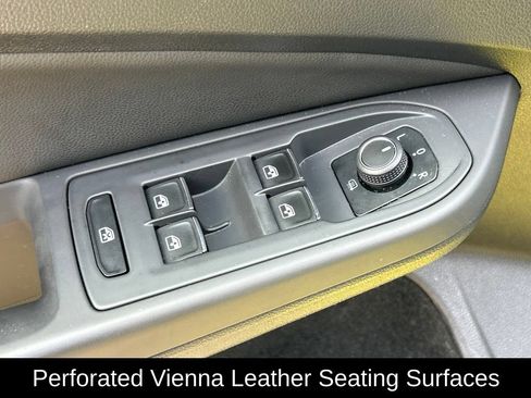 Used 2022 Volkswagen GTI Autobahn FWD image 19