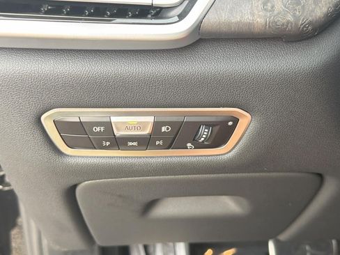 Used 2022 BMW X5 sDrive40i w/ M Sport Package RWD image 25