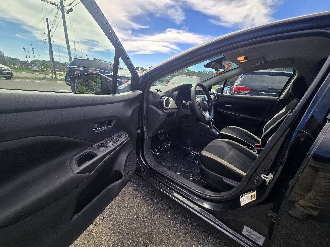 Used 2021 Nissan Versa SV FWD image 15