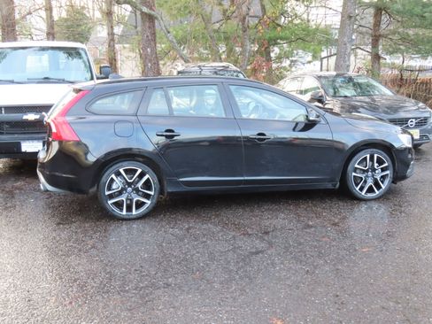 Used 2018 Volvo V60 T5 Dynamic image 21
