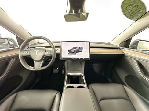Used 2025 Tesla Model Y Long Range image 3