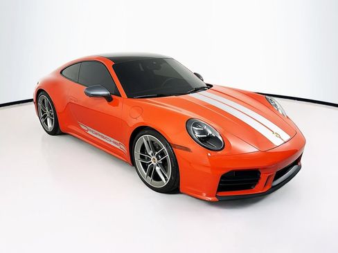 Used 2025 Porsche 911 Carrera T RWD image 4