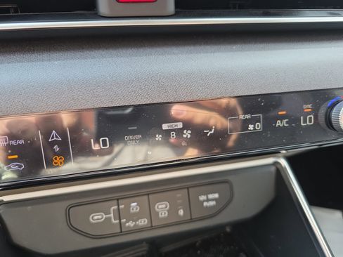 Certified 2026 Kia Carnival EX image 16