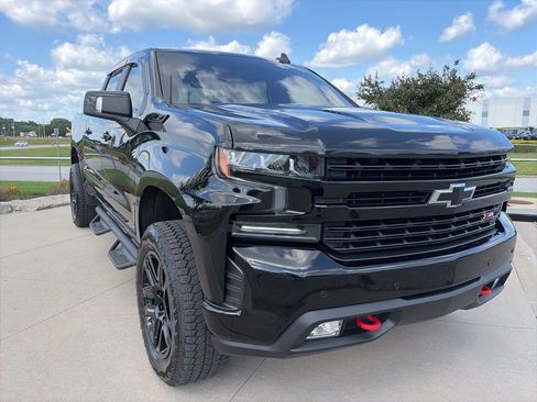 Used 2020 Chevrolet Silverado 1500 LT Trail Boss w/ Midnight Edition AWD/4WD image 2