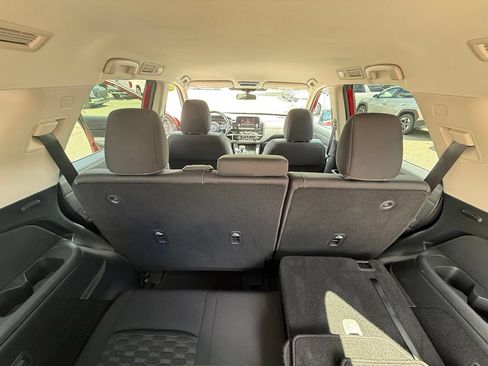 Used 2023 Nissan Pathfinder SV AWD/4WD image 33