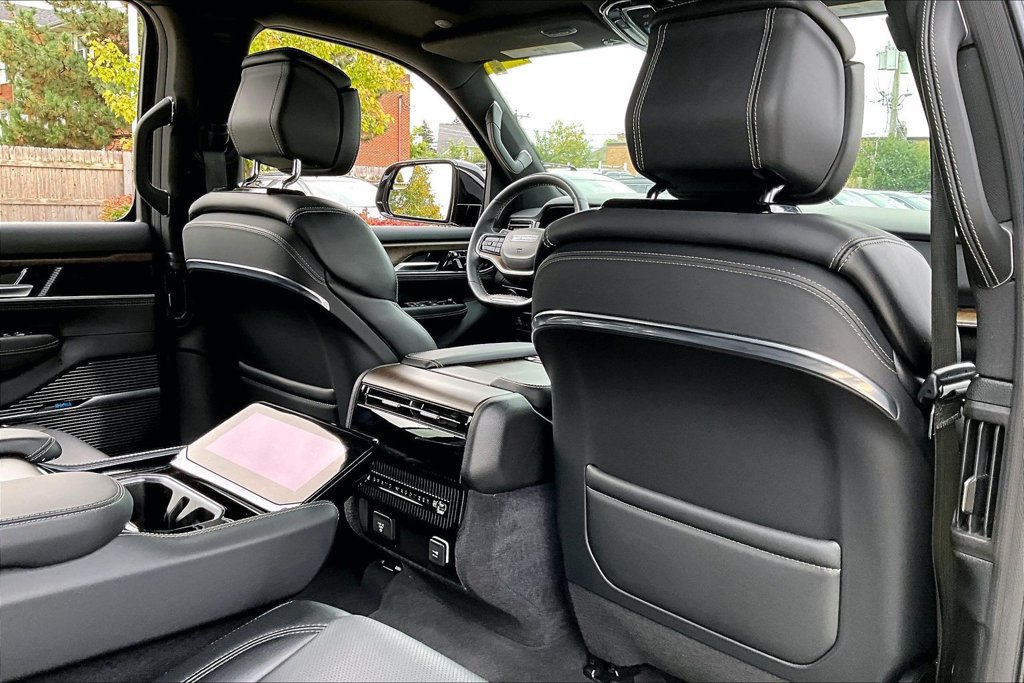 Used 2024 Jeep Grand Wagoneer Series I AWD/4WD image 28
