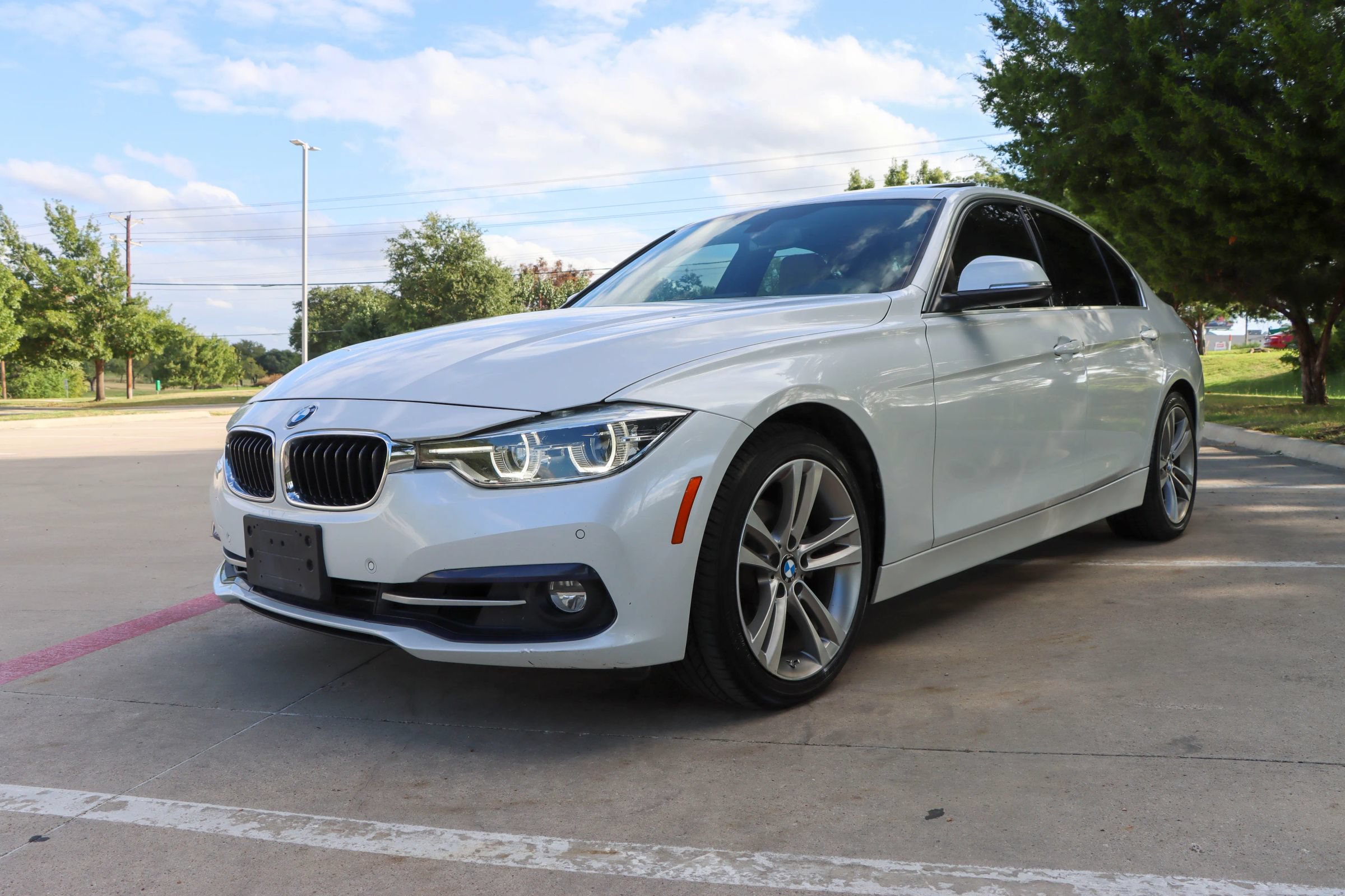 Used 2017 BMW 330i Sedan RWD image 3