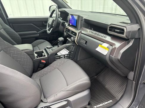 Used 2025 Toyota Tacoma SR5 image 34