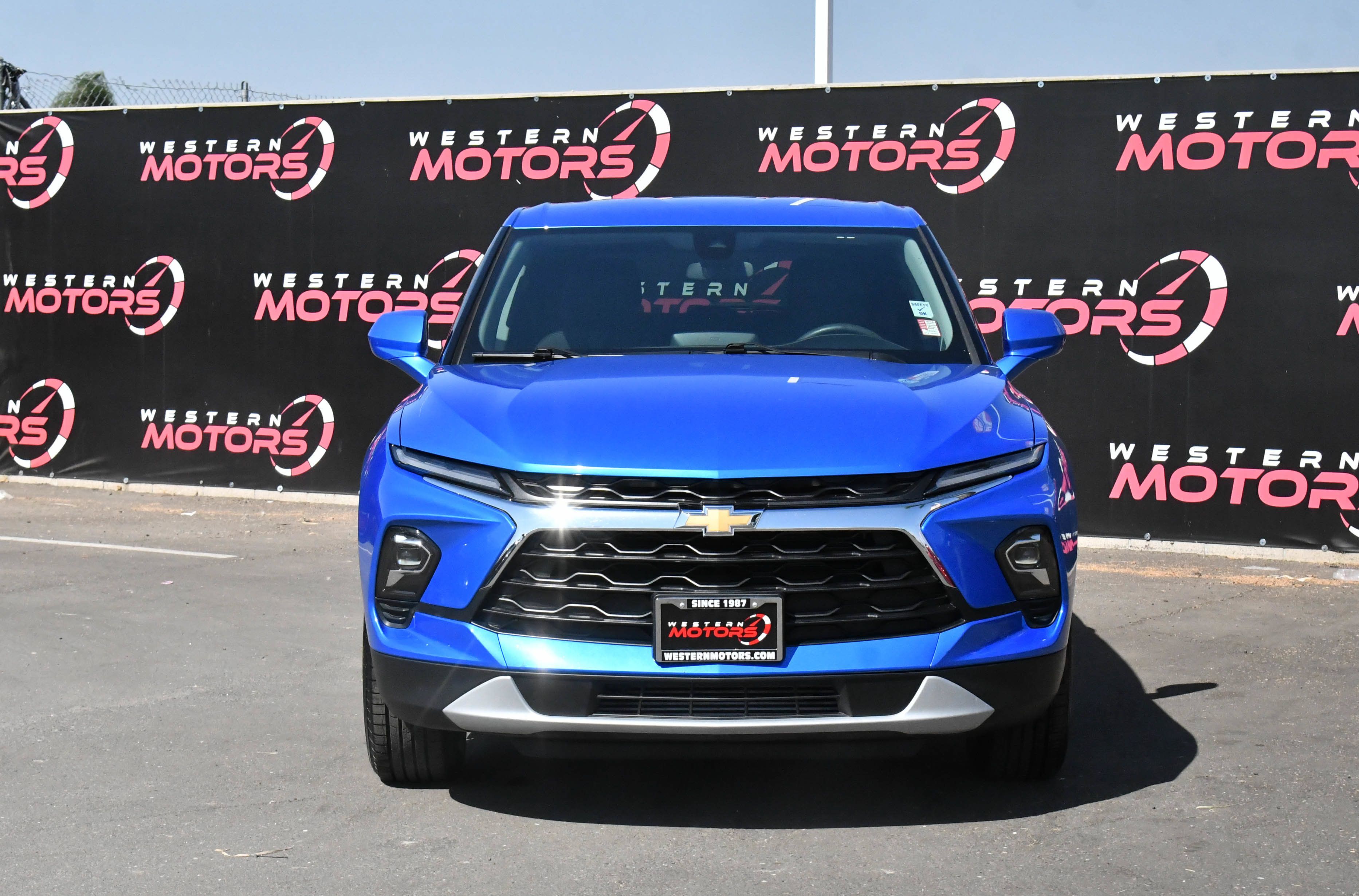 Used 2025 Chevrolet Blazer LT FWD image 2