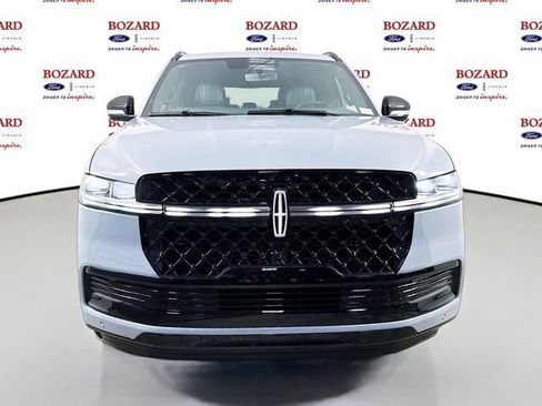 New 2026 Lincoln Navigator L Reserve w/ Jet Appearance Package AWD/4WD image 3