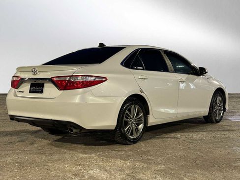 Used 2015 Toyota Camry SE image 3