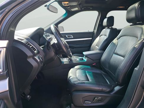 Used 2016 Ford Explorer XLT w/ Equipment Group 202A image 11