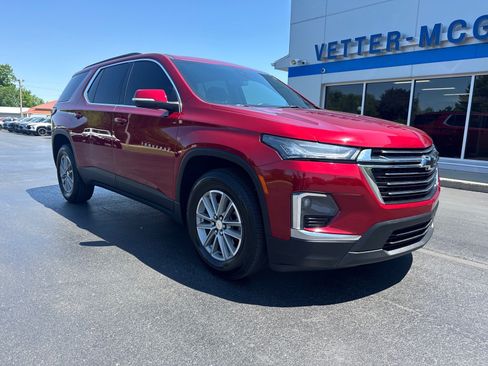 Certified 2023 Chevrolet Traverse LT FWD image 1